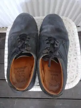 Sepatu merek camel