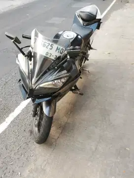 Dijual motor Yamaha R15 v2