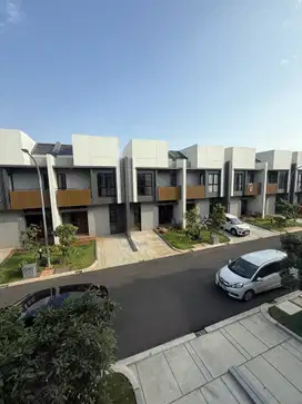 Disewakan rumah 2 lantai Summarecon crown cluster regia