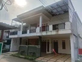 Rumah Belantai 2 di Perumahan Accropolis Cibinong