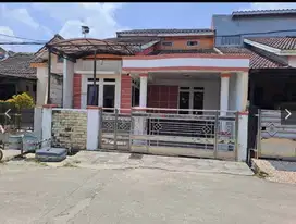 Dijual rumah 2 lantai di perumnas Telukjambe timur