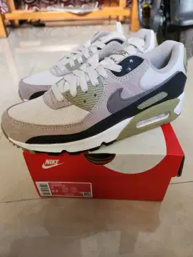 Nike Air Max 90 Size 44 Kondisi Baru Original Resmi 100%