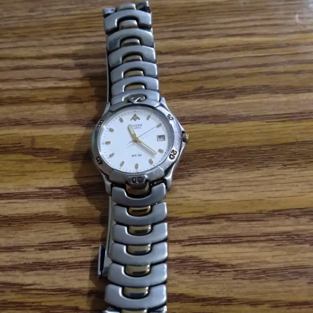 Jam tangan Citizen Q