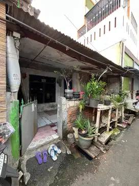 Rumah + Kontrakan 2 Rumah