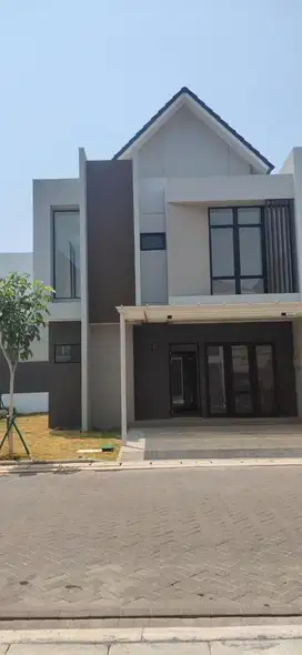 Rumah Hoek di PIK 2 - Cluster Favorit 11x12,5 Depan Clubhouse
