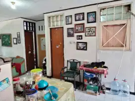 Rumah Butuh Renivasi Luas Taman dekat stasiun  Bintaro Pondok Aren