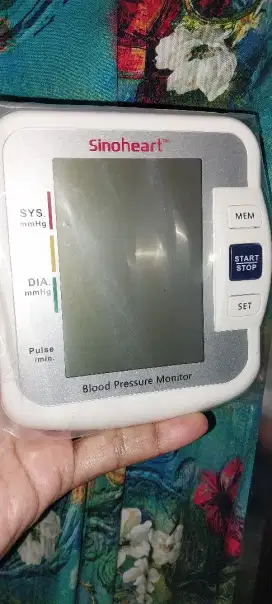 Sinoheart blood pressure monitor