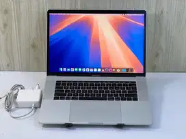 MacBook Pro 2019 15-inch Core i9 RAM 16 GB SSD 512 GB TouchBar Mulus