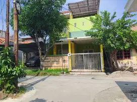 Dijual rumah 2 lantai di perumnas telukjambe timur