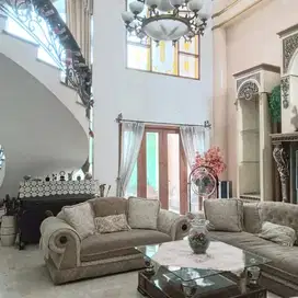 Villa Cinere rumah luas jual cepat