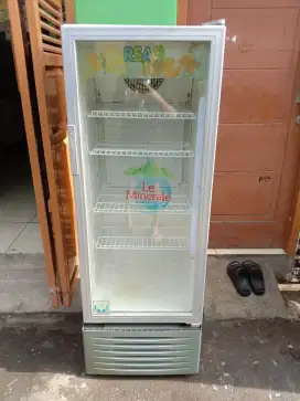 Dijual cepat showcase