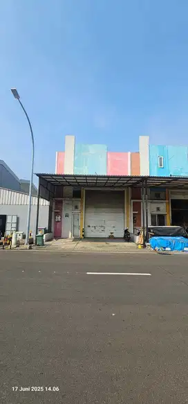 Negotiable! Dijual Gudang Bizpark Daan Mogot Jakarta 2lt+Lift Barang!