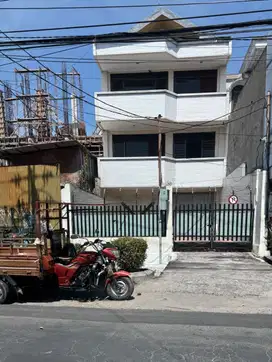 Disewakan Ruko Ruko Kedungsari 3 lantai Cocok untuk bank / kantor.