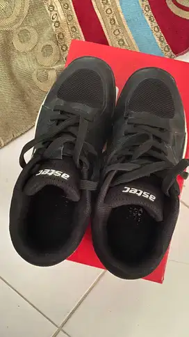 Sepatu astec black size 37