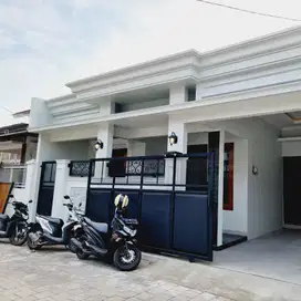 Rumah cantik semi klasik modern di Cluster One gate Gentan