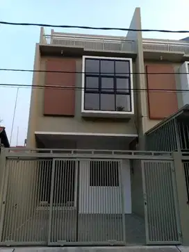 ANA RUMAH UK 5X15M DI KOMPLEK KAVLING POLRI JELAMBAR