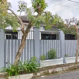 Rumah bagus terawat dekat Pakuwon Mall Solo Baru