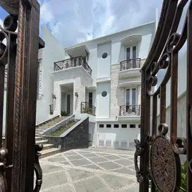 dijual rumah mewah dan baru di otista jakarta timur
