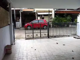 Dijual Rumah di Rembiga, Kemayoran 128m2, strategis di pusat kota