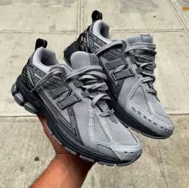 Sepatu New Balance 1906 R