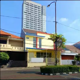 Rumah dijual berlokasi di Babatan Pratama (EL) Rumah 2 Lantai