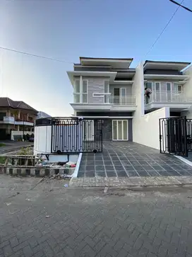 Dijual Rumah di Perumahan Jemursari, Baru Gress Modern Minimalis