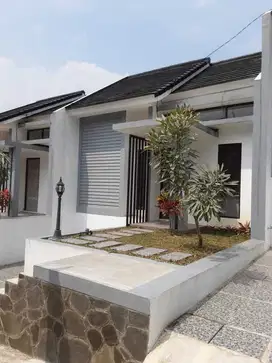 Dijual rumah 2 kamar tidur dekat kota baru Parahyangan