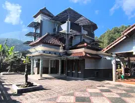 VILLA ETNIK halaman Luas Kawasan Wisata Tawangmangu Karanganyar