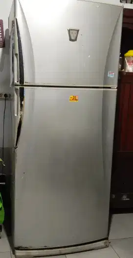 KULKAS 2 PINTU BEKAS DIJUAL MURAH