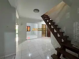 Jual Villa 1 Tingkat Siap Huni di Komplek Cemara Asri Jalan Duku