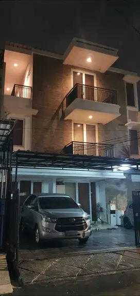 Rumah 3Lt Sudah Renov di Janur Elok, Kelapa Gading, Jakarta Utara