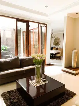 Dijual Rumah Mewah Furnished di Cibubur Jakarta Timur