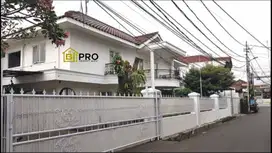 Rumah dengan parkiran luas diJual di kayumanis Matraman Jaktim