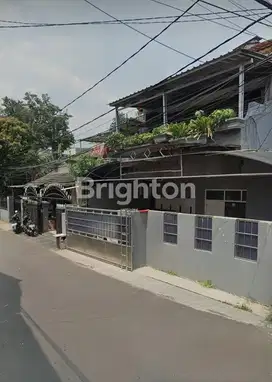 RUMAH 3 LANTAI DI POSISI HOEK KEBON BARU TEBET JAKARTA SELATAN