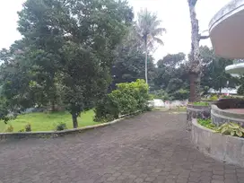 RUMAH TANAH LUAS DI CIUMBULEUIT BANDUNG UTARA ADA KOLAM RENANG