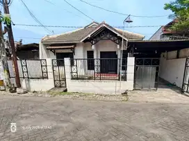 Rumah Rungkut Terawat Ada Sisa Lahan Lokasi Strategis Dekat UPN