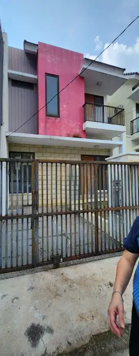 Harga Nego!! Dijual Rumah 2 Lantai Luas di Cluster Taman Sari HI2