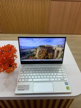 Hp envy 13 i5 8gb 512gb  vgq mx150 like new