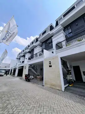 Rumah Mewah Dalam Cluster One Gate Security 24 Jam Pejaten Jakarta Sel