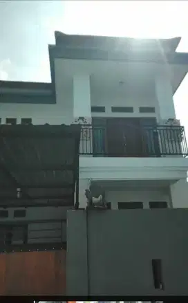 dijual rumah lantai 2 dalung permai