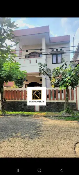 Dijual Rumah cantik semi furnished siap huni di Taman Laguna Cibubur