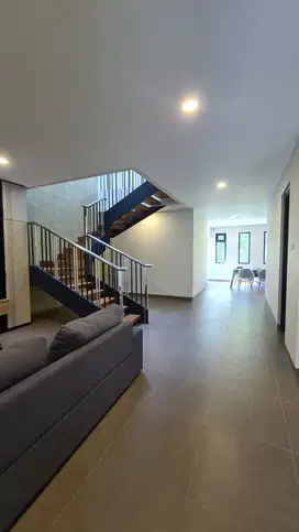 Dijual Rumah Mewah Baru Tingkat 2 Lantai Full Furnished Di Candi Golf