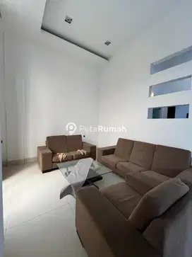 Dijual Villa Komplek The Palace Residence