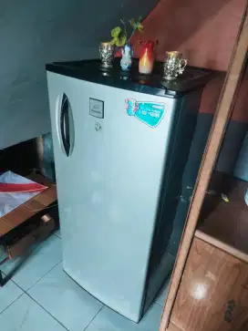 Kulkas Polytron
