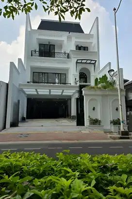 Rumah classic view taman ECO park di tebet