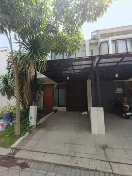 Disewakan rumah 2 lantai North west Hill citraland, ada AC
