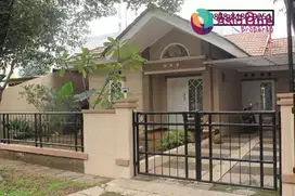 Di Sewakan Rumah Di Kencana Loka Sektor 12.2 Bsd City Serpong Tangsel