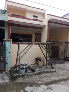 DIBAWAH PASARAN!! Dijual Rumah Coklat 2 lantai Full di Pondok Ungu