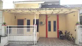 Dijual  Rumah Strategis  di Bulevard Hijau Harapan Indah  Bekasi