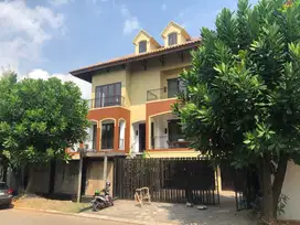 Dijual Rumah Tingkat HOOK REAL ESTATE! Berlokasi di Komp Walet Permai